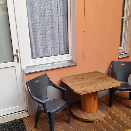 Апартаменты Km1 Small Two-room With Terrace Берлин